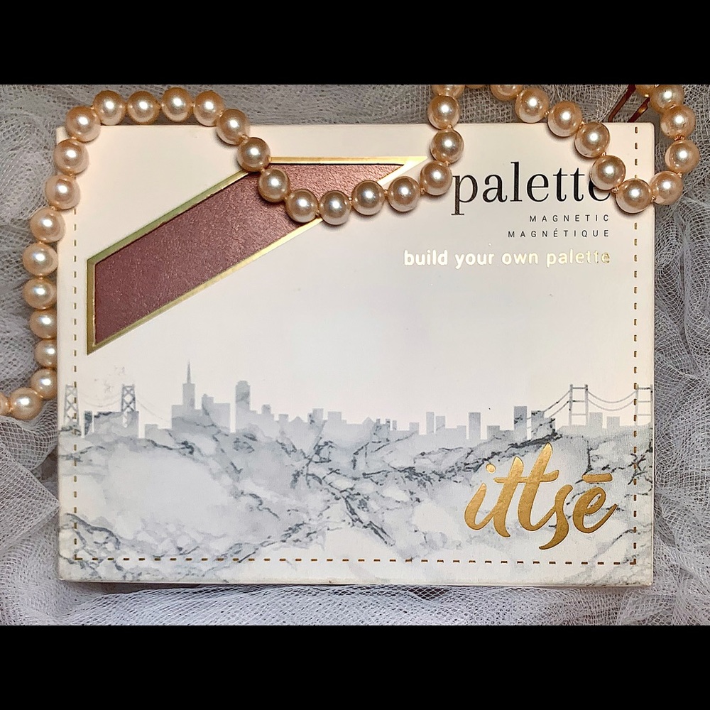 The Van Ness Magnetic Eyeshadow Palette by Ittsé